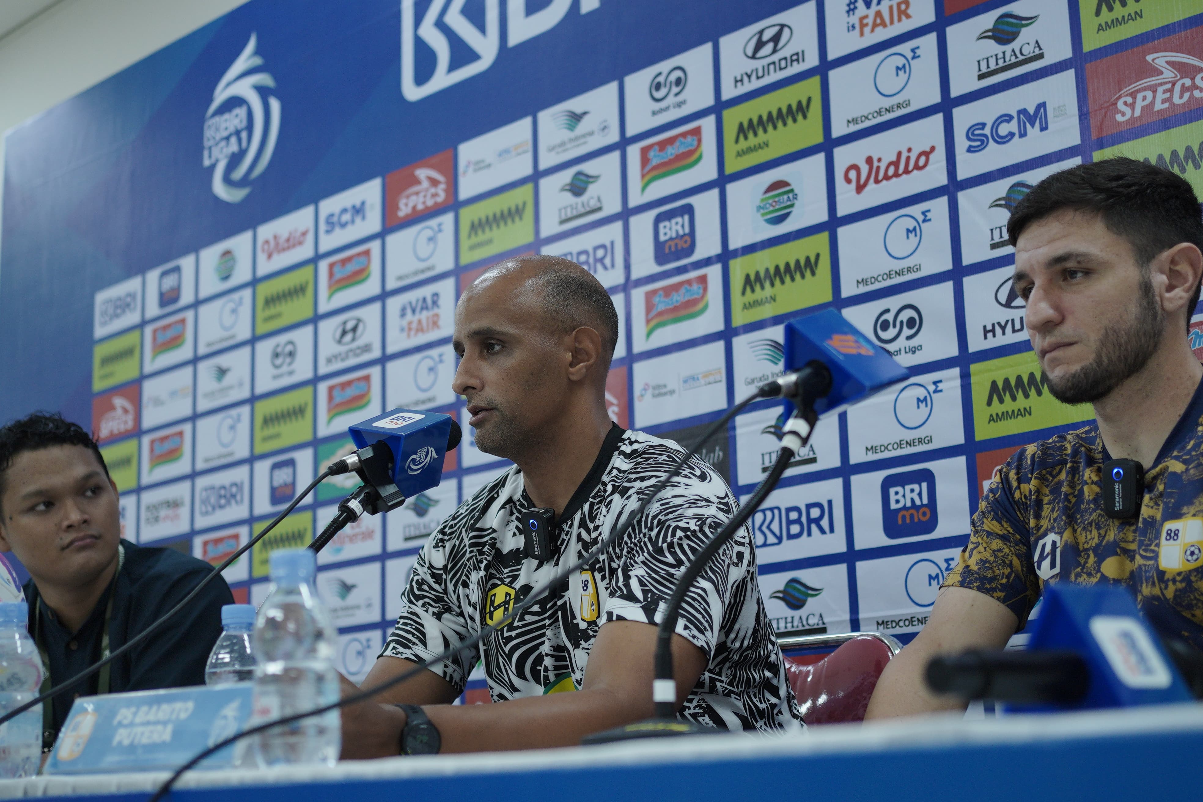 KONFERENSI: Suasana press conference Barito Putera dari Vitor Tinoco bersama Lucas Morelatto sebelum laga kontra PSS Sleman. (dok Barito Putera)