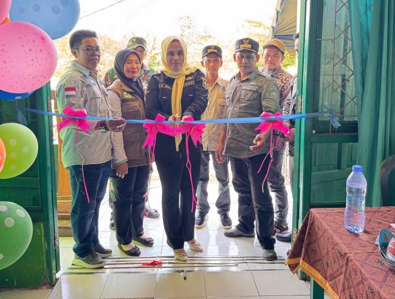 LAUNCHING:Pemotongan pita dimulainya Pemeriksaan Kesehatan Gratis di Puskesmas Pamukan ll.(Foto: Rahmad untuk Radar Banjarmasin)