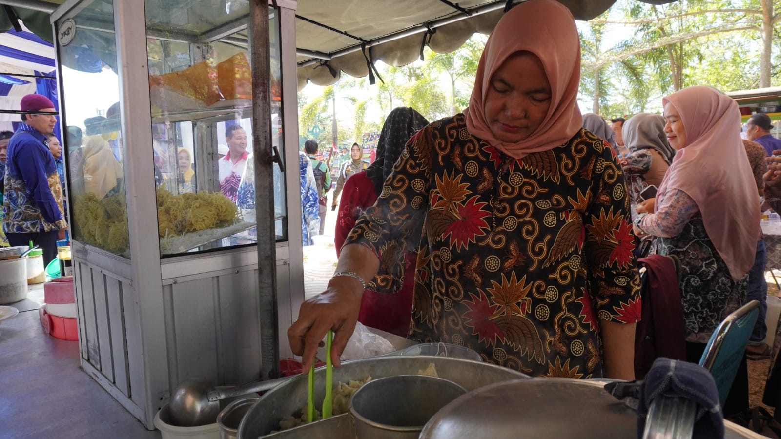JUALAN: Penjual bakso saat mengikuti event peringatan Harjad Kabupaten Banjar beberapa waktu lalu. (DKUMPP BANJAR UNTUK RADAR BANJARMASIN)