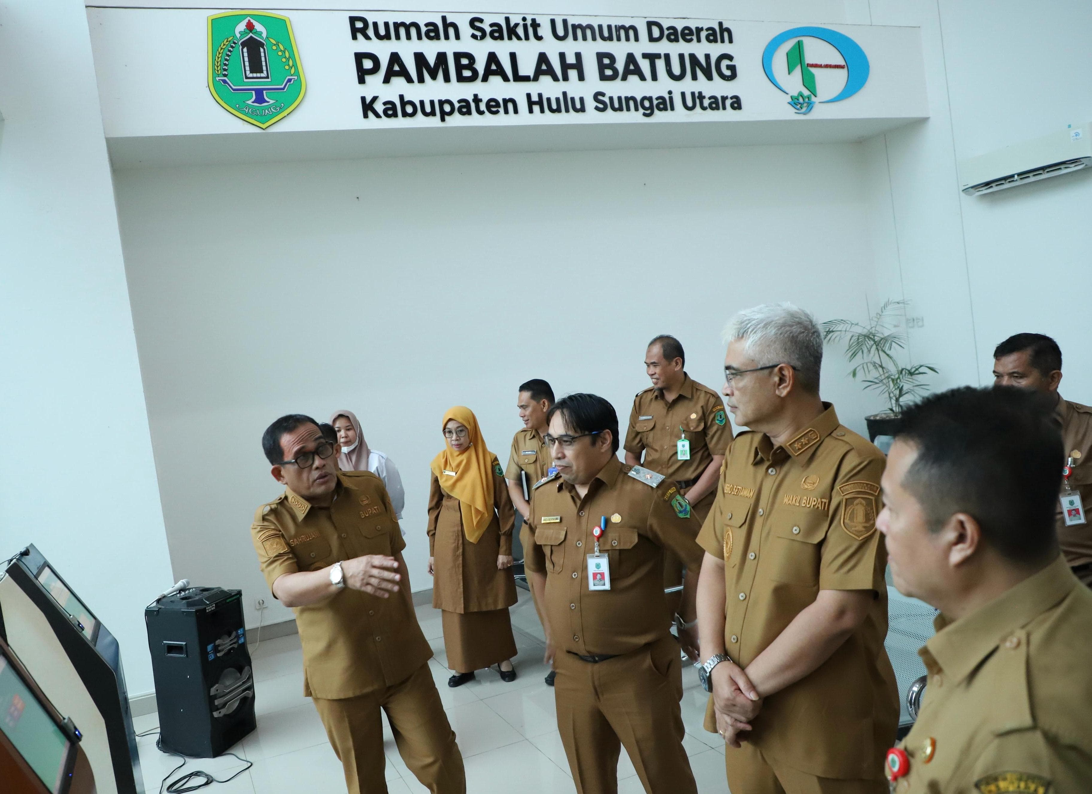 KOORDINASI:Bupati dan Wabup HSU, H Sahrujani dan Wabup Hero Setiawan tinjau pelayanan RSUD Pambalah Batung, Amuntai, Selasa (3/3/2025).(Foto: M Akbar/Radar
