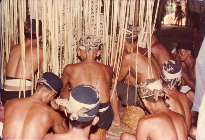 Upacara adat etnis Dayak, salah satunya Aruh Ganal