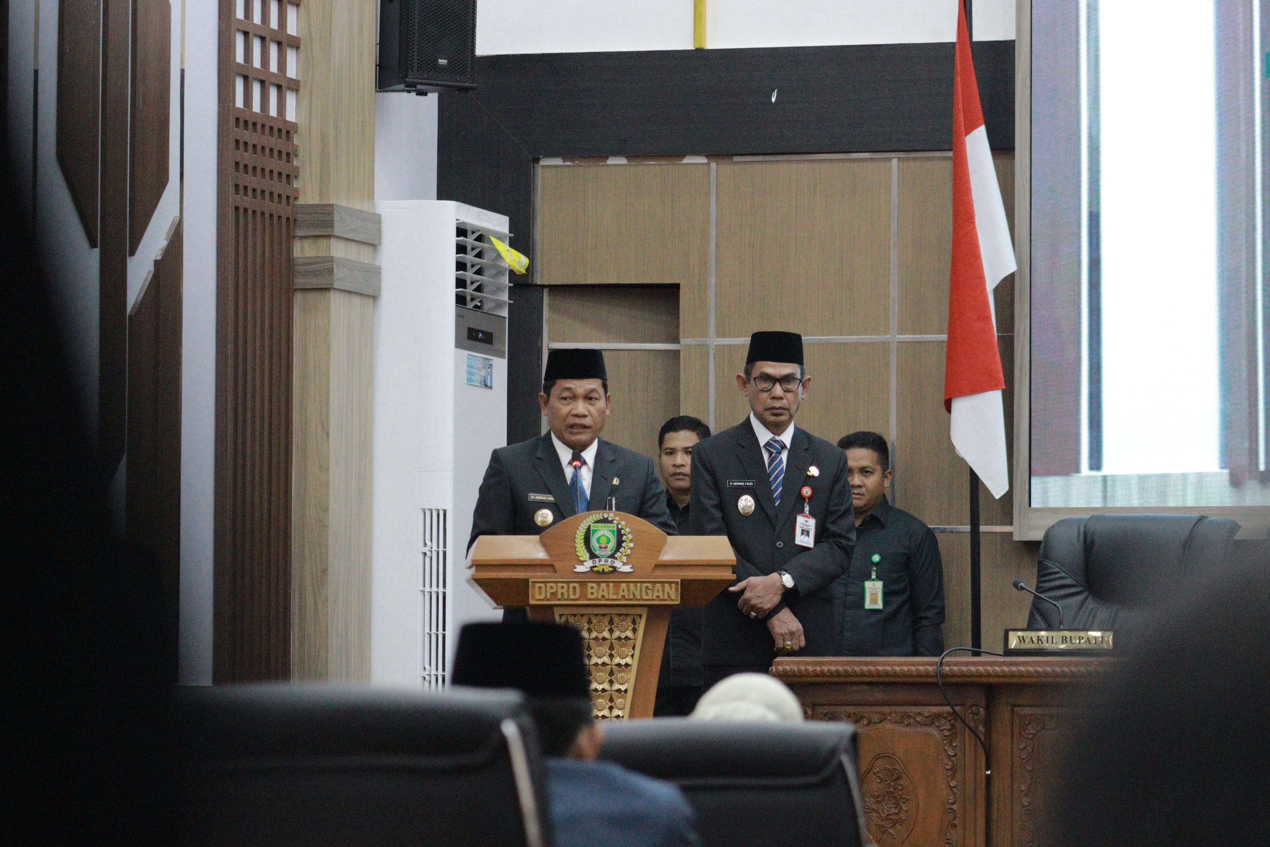 Bupati dan Wakil Bupati Balangan, Abdul Hadi dan Akhmad Fauzi saat menyampaikan pidato di rapat paripurna DPRD Balangan, belum lama ini.