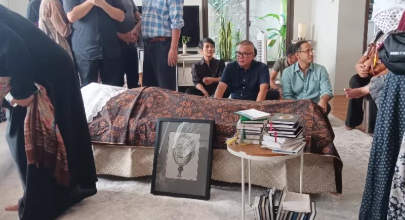 BERPULANG: Jenazah pendiri Majalah Tempo sekaligus salah satu pemilik saham Jawa Pos, Fikri Jufri.