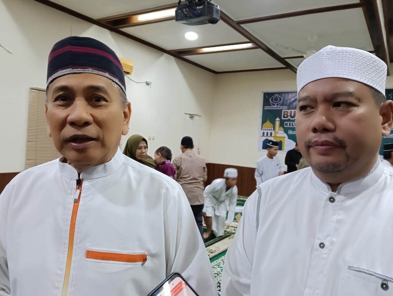 BBM: Dewan Penasihat dan Sekretaris Hiswana Migas Kalsel, Addy Chairuddin Hanafiah dan HM Irfan menjelaskan penurunan penjualan Pertamax.(foto: Raudah Anisya/Radar Banjarmasin)