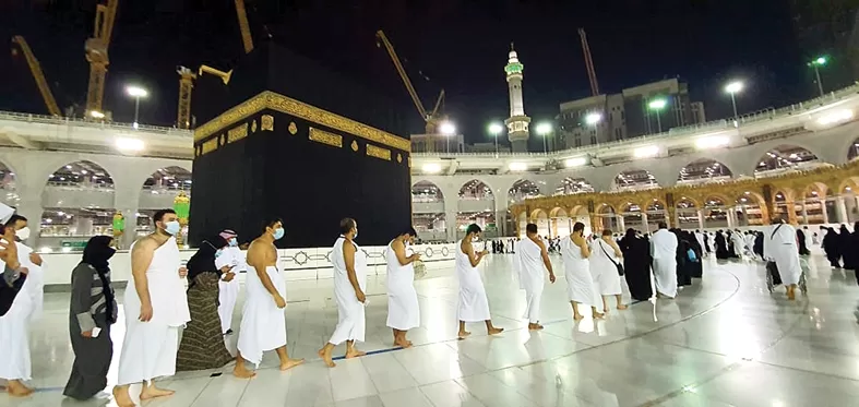 Ilustrasi tawaf di Masjid Al-Haram.