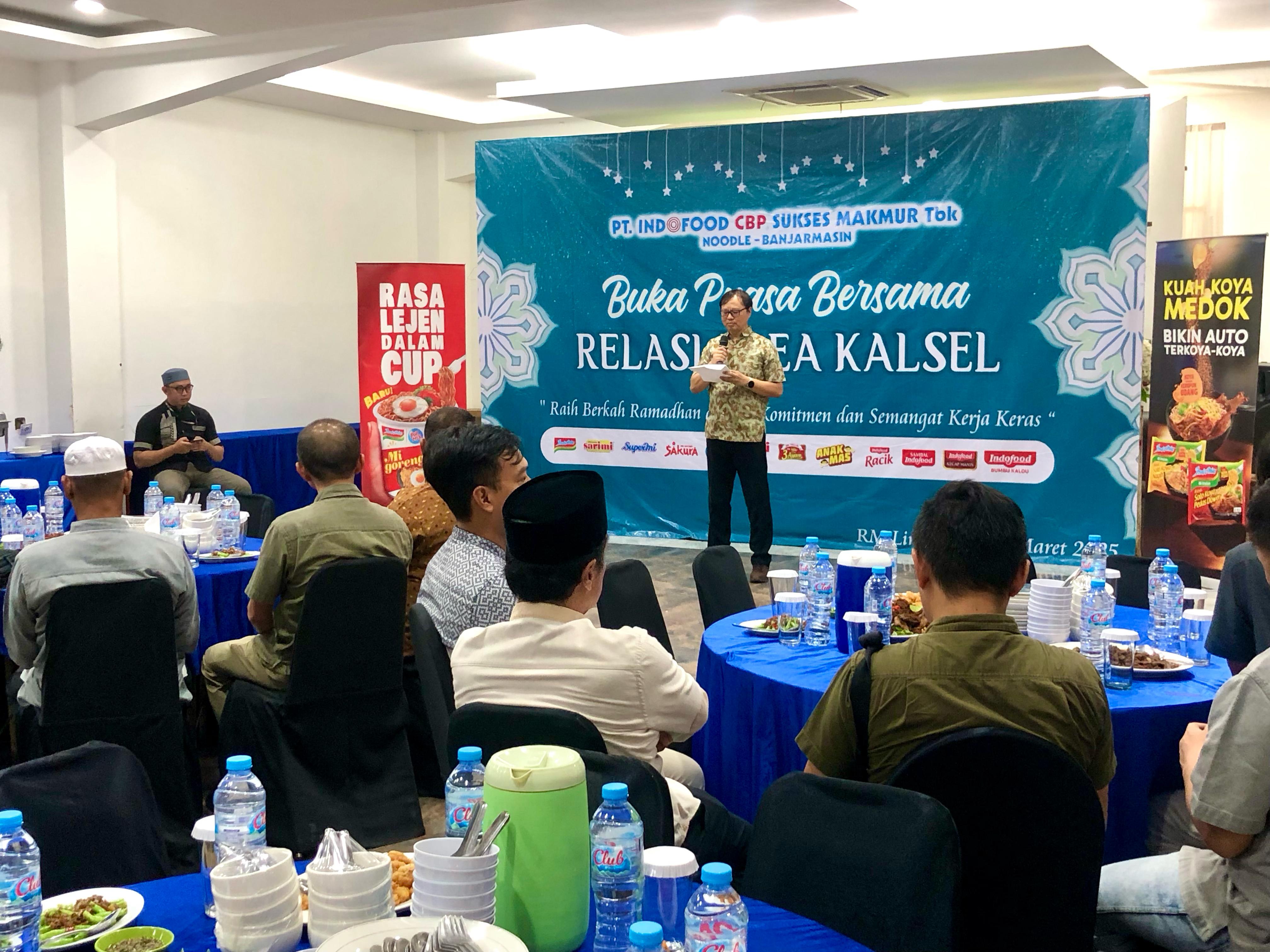 SAMBUT TAMU:Branch Manager Indofood Banjarmasin, Martin Hardja menyampaikan sambutan.(Foto:Tia Lalita Novitri/Radar Banjarmasin)