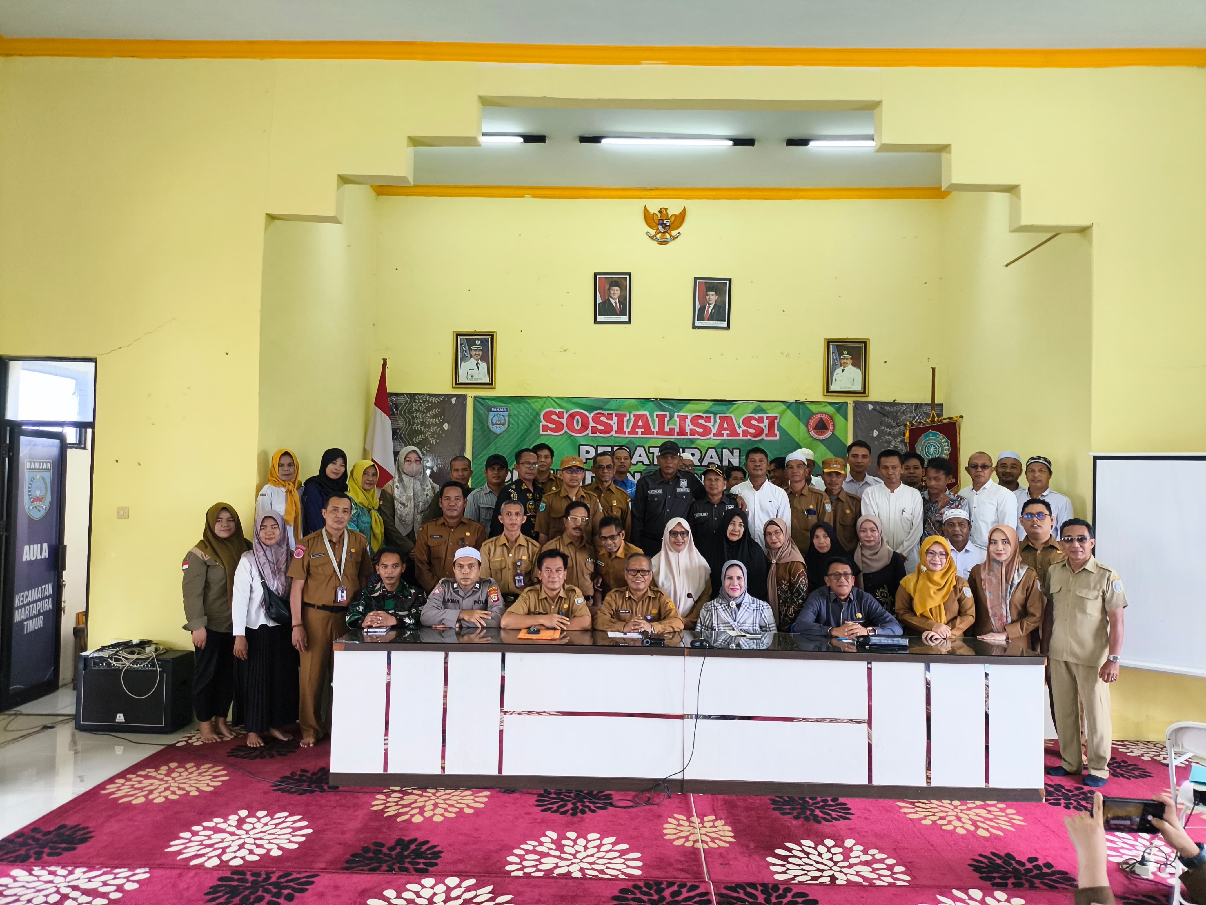 BERSAMA: DPRD Banjar dan BPBD Banjar bersama peserta sosper di Aula Kecamatan Martapura Timur