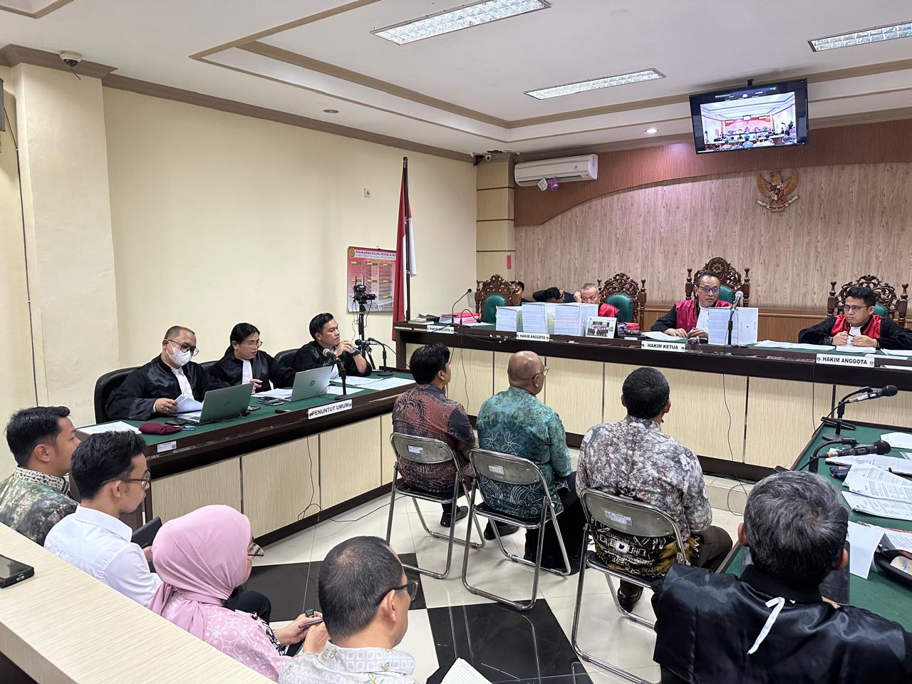 BERI KESAKSIAN: Tiga saksi dihadirkan KPK di sidang perdana perkara empat terdakwa penerima suap di Dinas PUPR Kalsel.