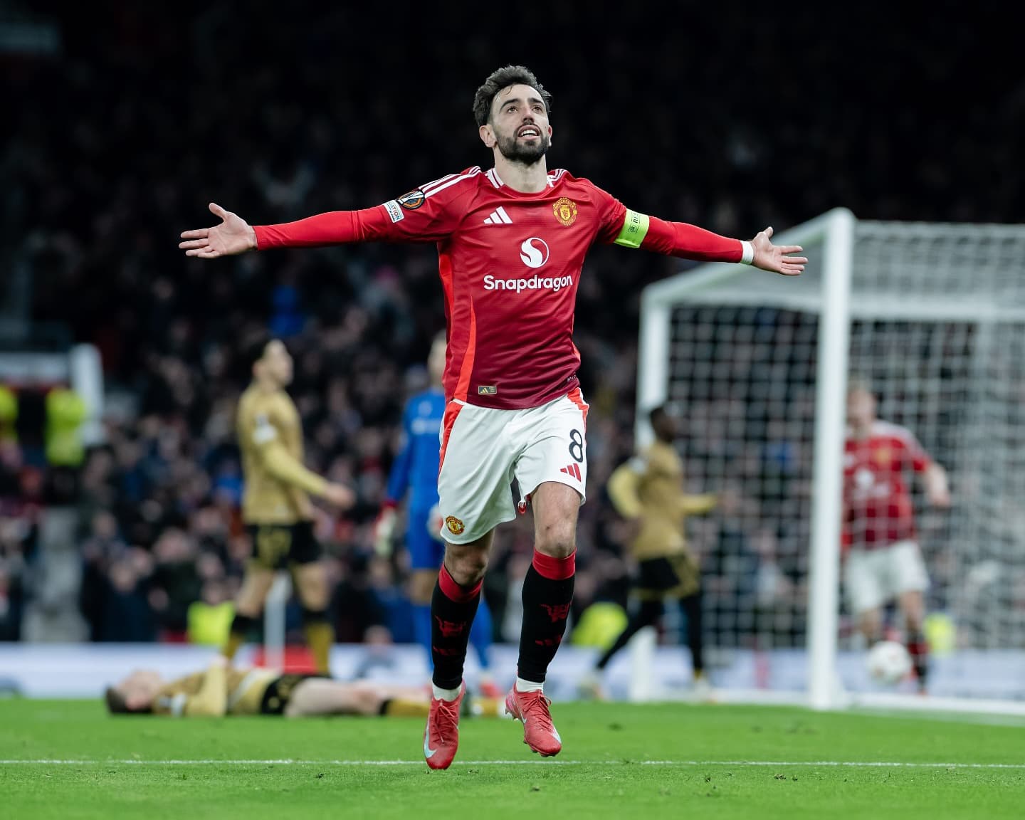 Bruno Fernandes hat-trick di laga menuju Perempat Final  Liga Europa Manchester United vs Real Sociedad, dengan skor 4-1 di Old Trafford, Jumat (14/3/2025) dini hari.(IG Manchester United)