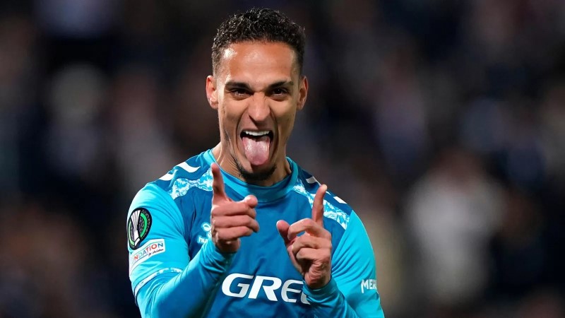 MENJEBOL: Pemain Real Betis, Antony saat menjebol gawang Vitoria Guimaraes, Jumat (14/3) dini hari.