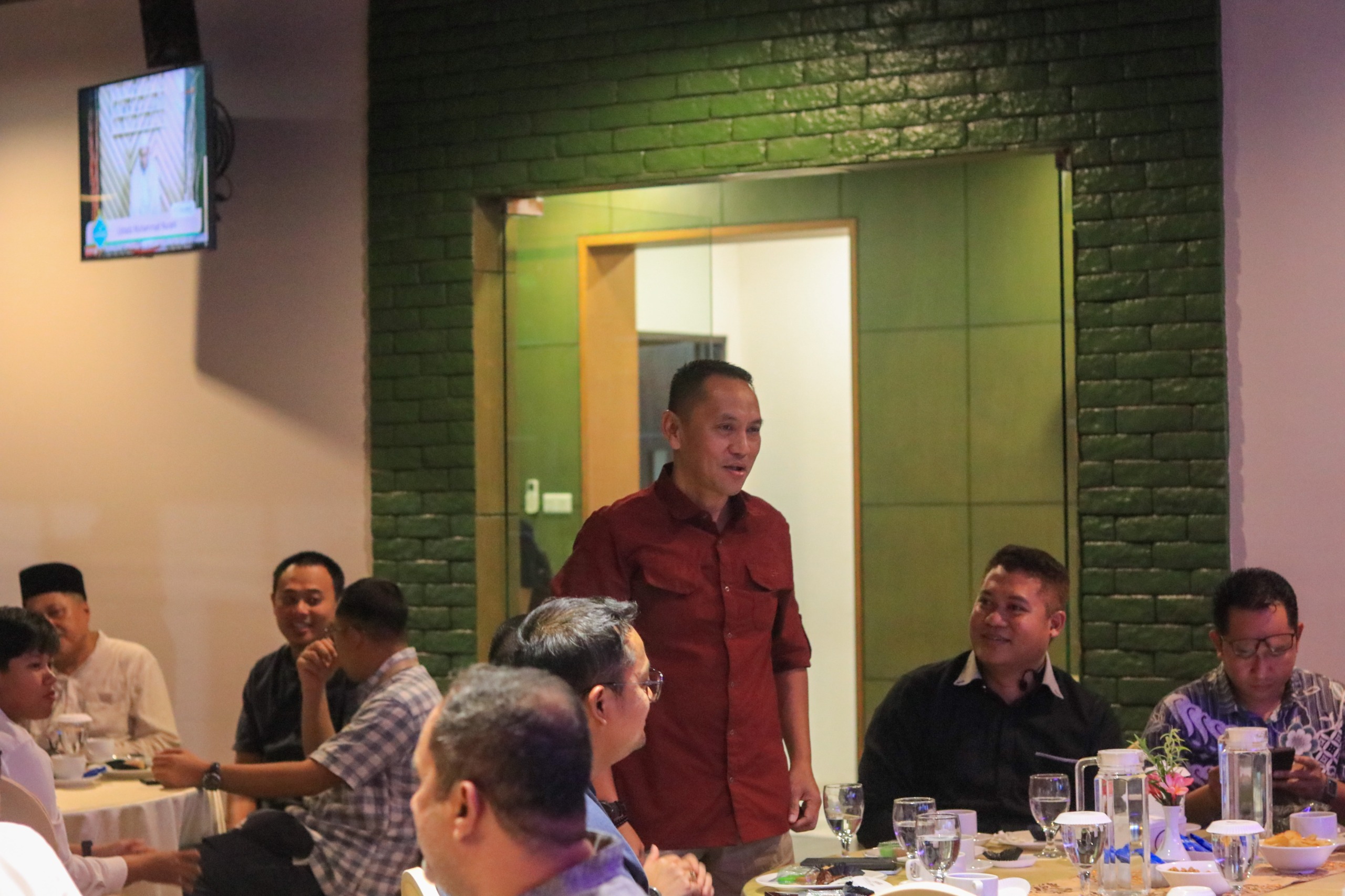 NEW MEMBER: Danlanud Syamsudin Noor, Kol (Pnb) Suparjo memperkenalkan diri.