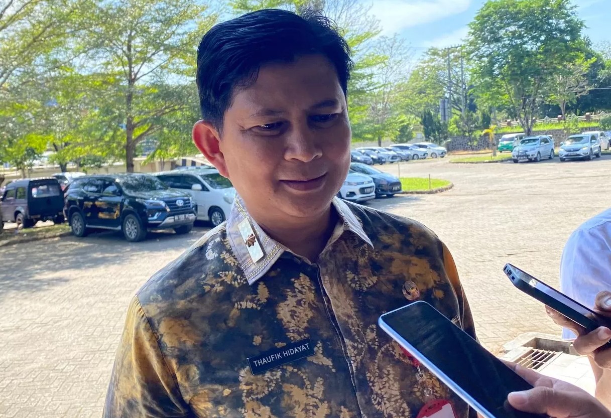 BERI PENJELASAN: Kepala Biro Pemerintahan Setdaprov Kalsel, Taufik Hidayat mengaku belum menerima SK Mendagri perihal persetujuan mundurnya Wali Kota dan Wakil Wali Kota Banjarbaru. (Foto: dokumen)