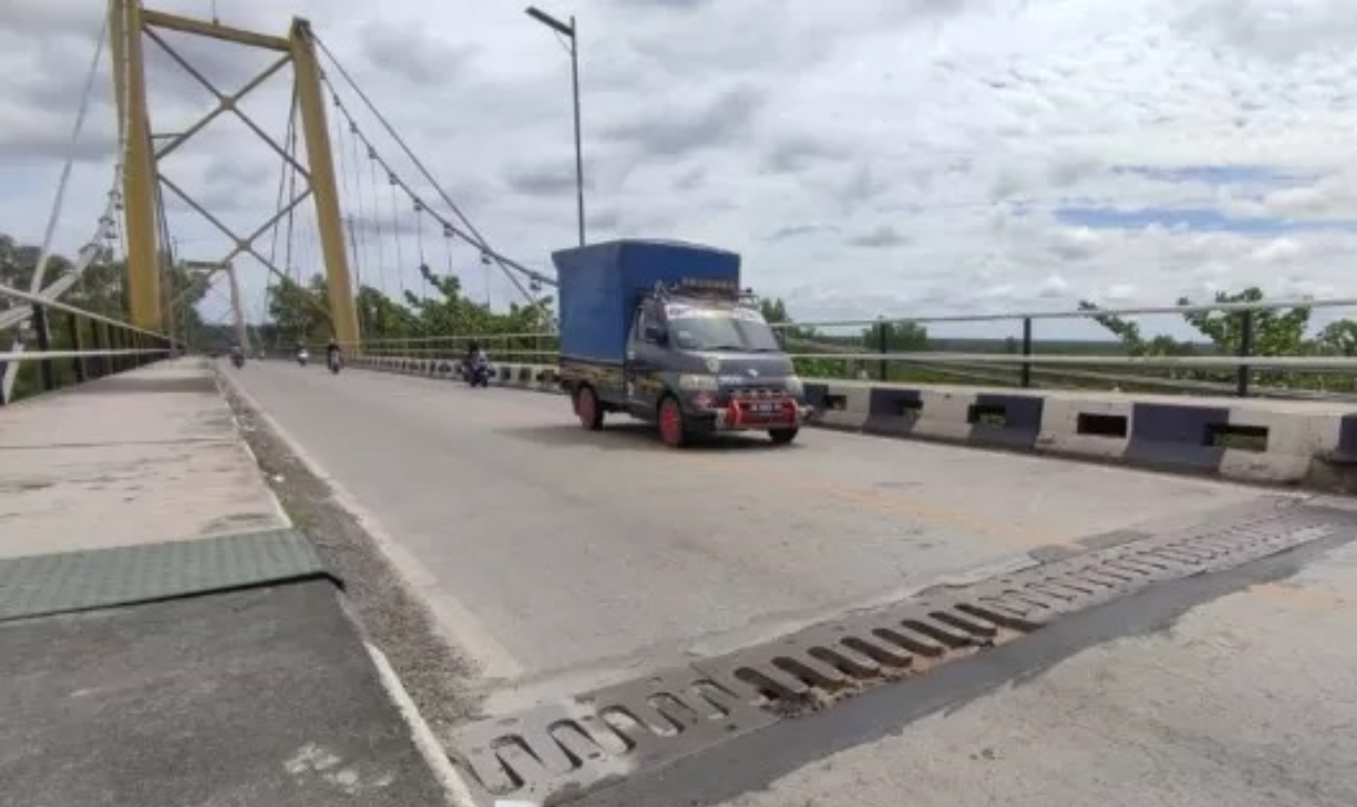 JEMBATAN BARITO: Rekaman video perbuatan mesum muda-mudi diduga terjadi di sekitar Jembatan Barito yang ada di Barito Kuala. (Foto: Maulana/Radar Banjarmasin)