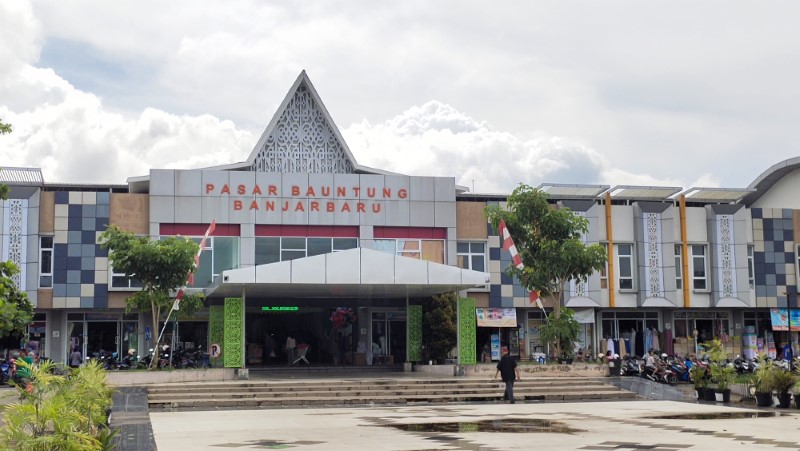 BANGUNAN PASAR: Kondisi Pasar Bauntung Banjarbaru di Jl. RO Ulin, Selasa (18/3) siang.