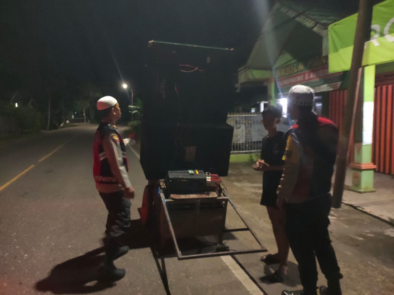 BEGARAKAN SAHUR: Gerobak dan perangkat audio milik remaja di Kelua diamankan polisi karena mengganggu ketentraman masyarakat. (foto : Polres Tabalong)