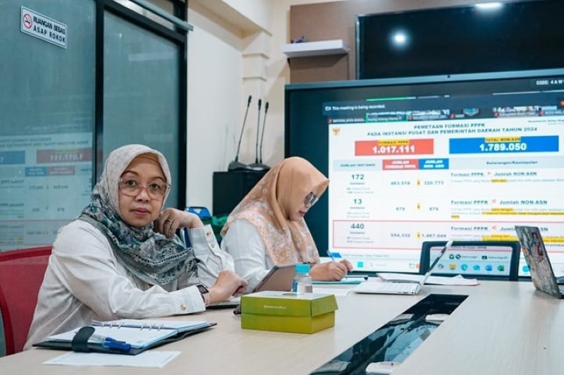 IKUTI: Asisten Administrasi Umum Setdako Banjarbaru, Rahmah Khairita bersama BKPSDM saat mengikuti rakor tindak lanjut hasil pengadaan Calon Aparatur Sipil Negara (CASN) Tahun Anggaran 2024