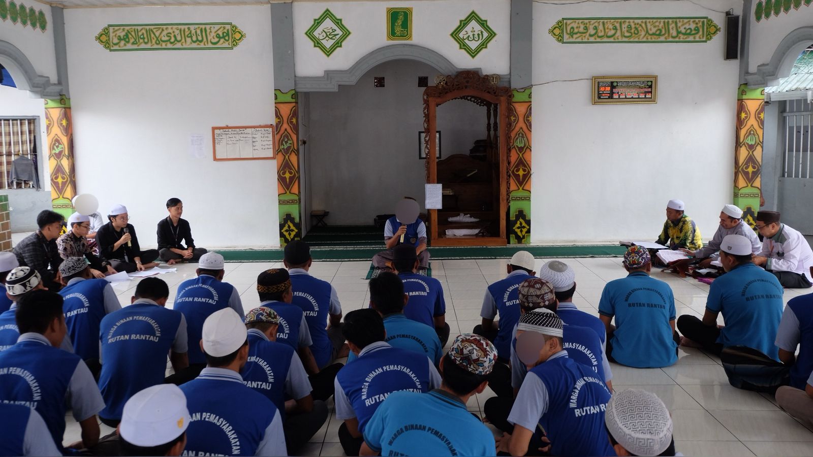BERLOMBA: Salah satu warga binaan yang jadi peserta lomba tahfidz alquran unjuk kebolehan. Foto Humas Rutan Rantau