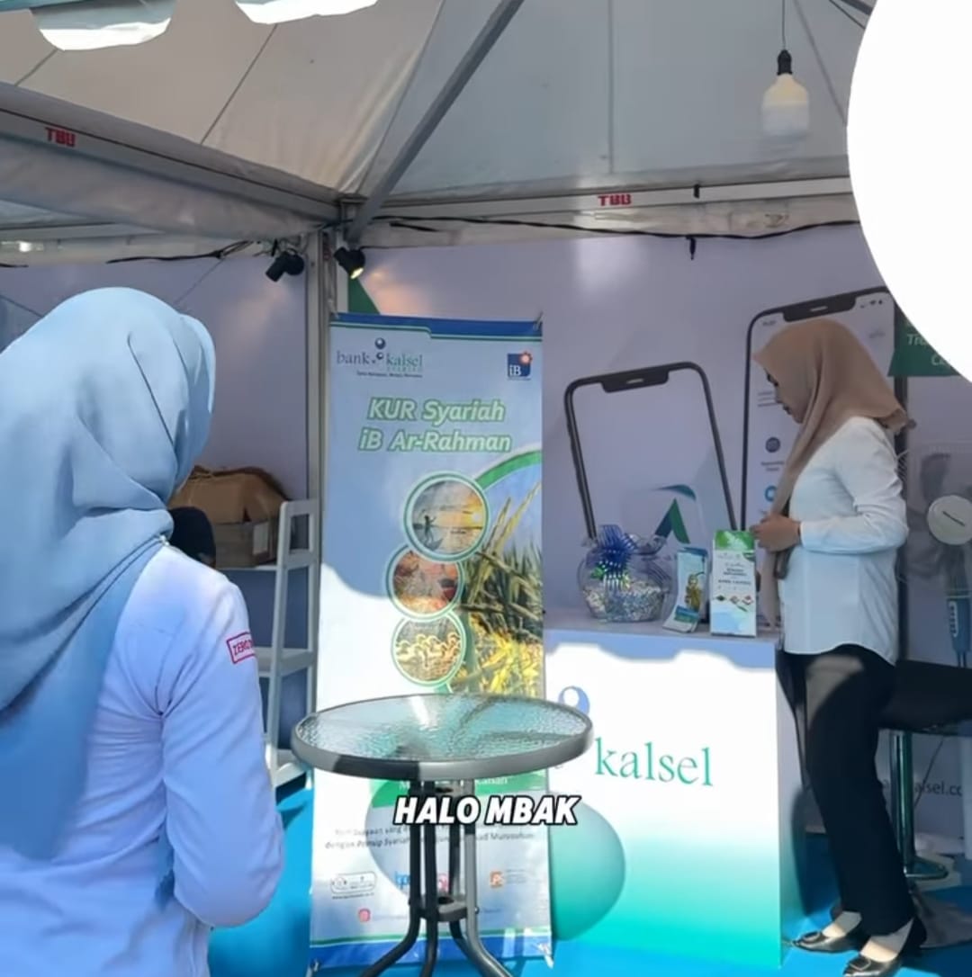 LAYANAN:Banyak layanan yang diberikan Bank Kalsel Syariah di Pasar Wadai.(foto:Bank Kalsel untuk Radar Banjarmasin)