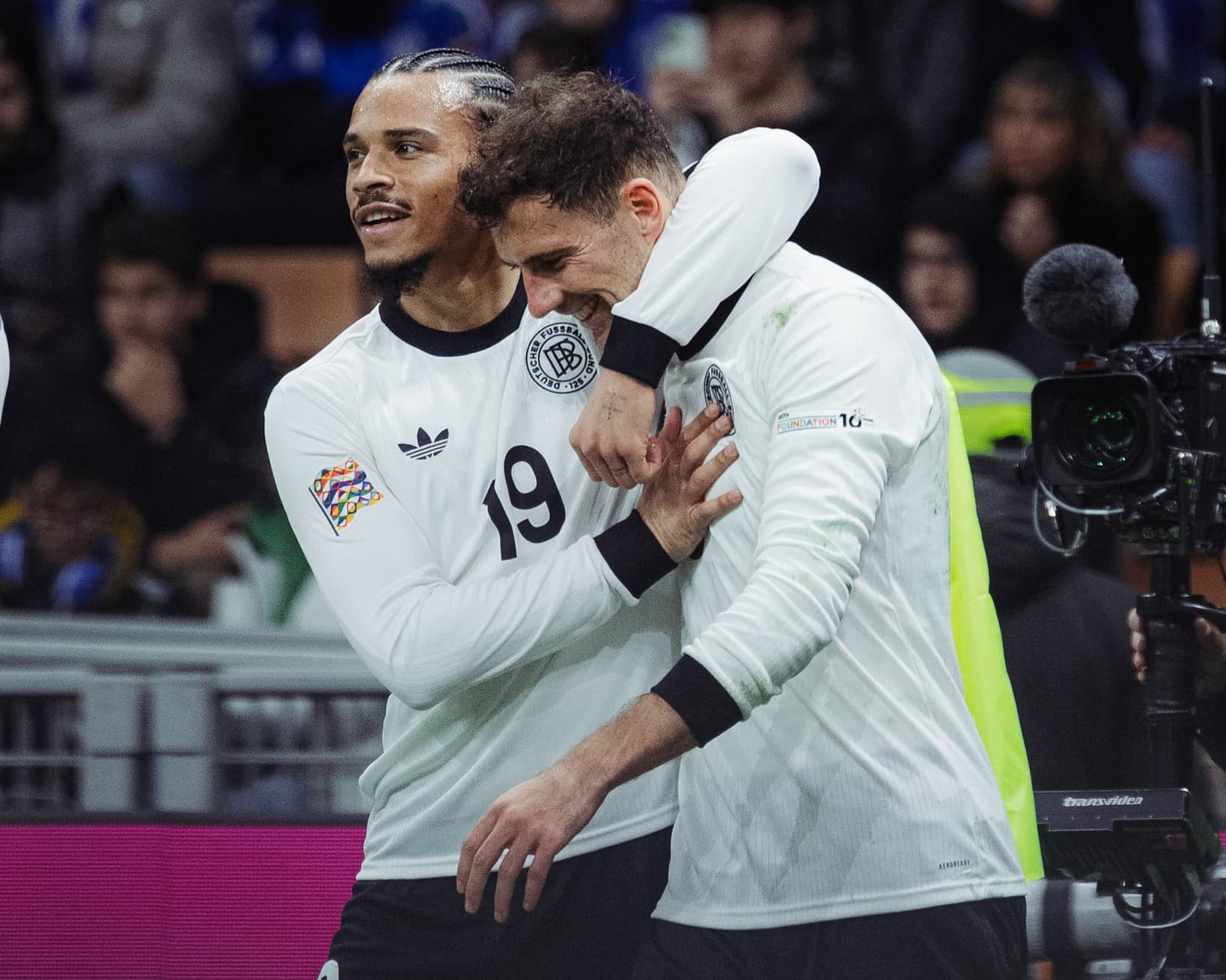 SELEBRASI:Leon Goretzka merayakan gol kemenangan dramatis Jerman ke gawang Italia di San Siro dalam laga perempat final UEFA Nations League.(IG German Football)