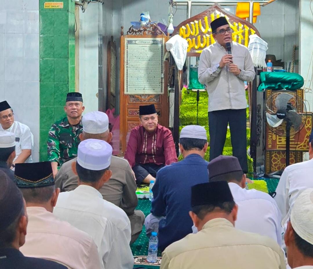 HADIR: Bupati Kabupaten HSU, H Sahrujani Safari Ramadan di Masjid Desa Al Muttaqin, Desa Manarap, Kecamatan Danau Panggang, Jumat (21/3/2025).