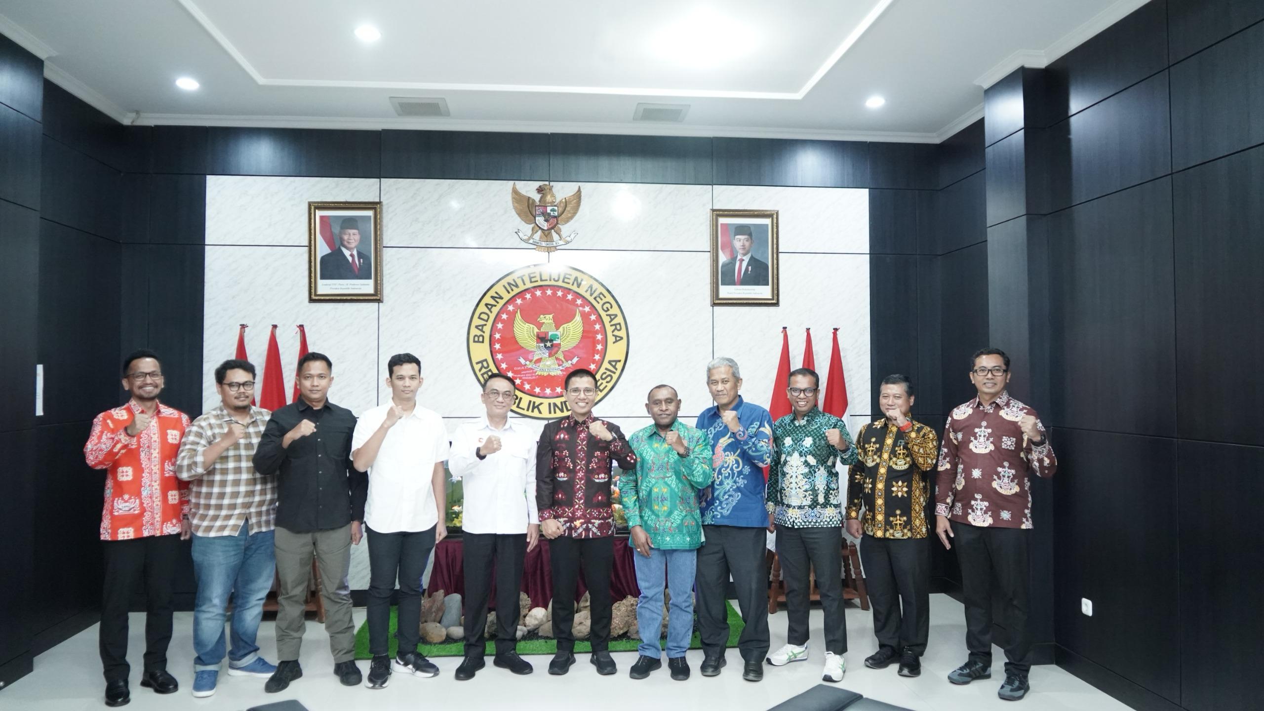 AUDIENSI:GM PLN UID Kalselteng, Ahmad Syauki dan jajaran berfoto bersama Kepala BINDA Kalteng, Marsekal Pertama TNI Marsma TNI Muhammad Nur.(Foto:PLN UID Kalselteng)