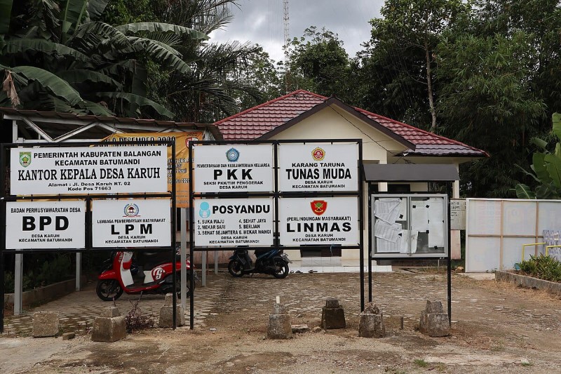 Desa Karuh yang terletak di Kecamatan Batumandi, Kabupaten Balangan, memiliki cerita unik di balik penamaannya.