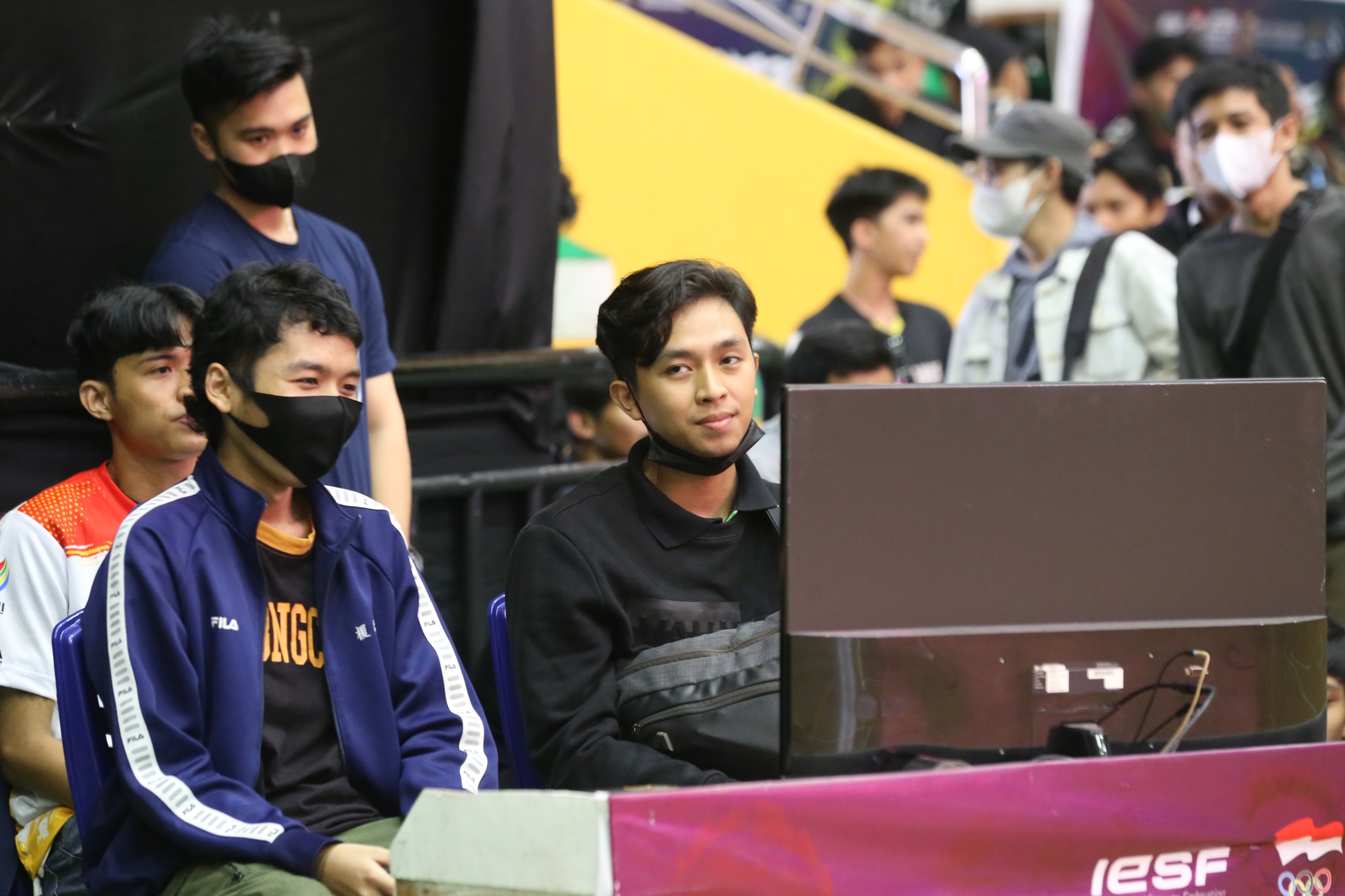 Suasana pertandingan sengit di salah satu event esport, penuh antusiasme dan sorak sorai pendukung.(M Idris Jian Sidik)
