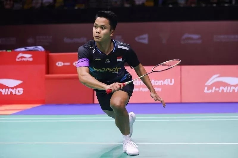 SAAT TAMPIL: Tunggal putra Indonesia Anthony Sinisuka Ginting saat bertanding. Kini dia menderita cedera tulang rawan.