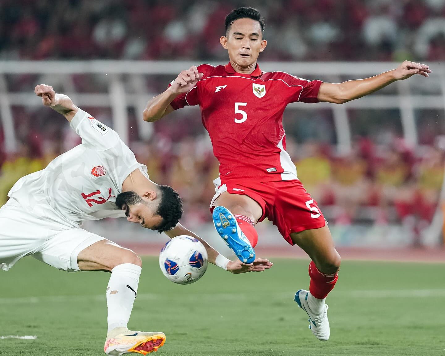 DIPUJI:Rizky Ridho tampil solid saat membela Timnas Indonesia melawan Bahrain di Kualifikasi Piala Dunia 2026.(IG Rizky Ridho)