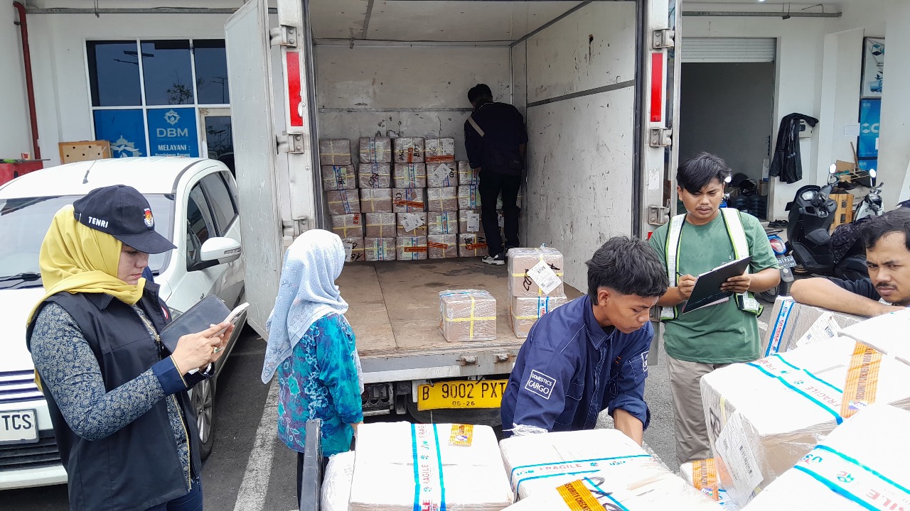 SELESAI DICETAK: Surat suara PSU Pilkada Banjarbaru tiba di Kalsel, setelah lebaran akan dilakukan pelipatan dan distribusi.