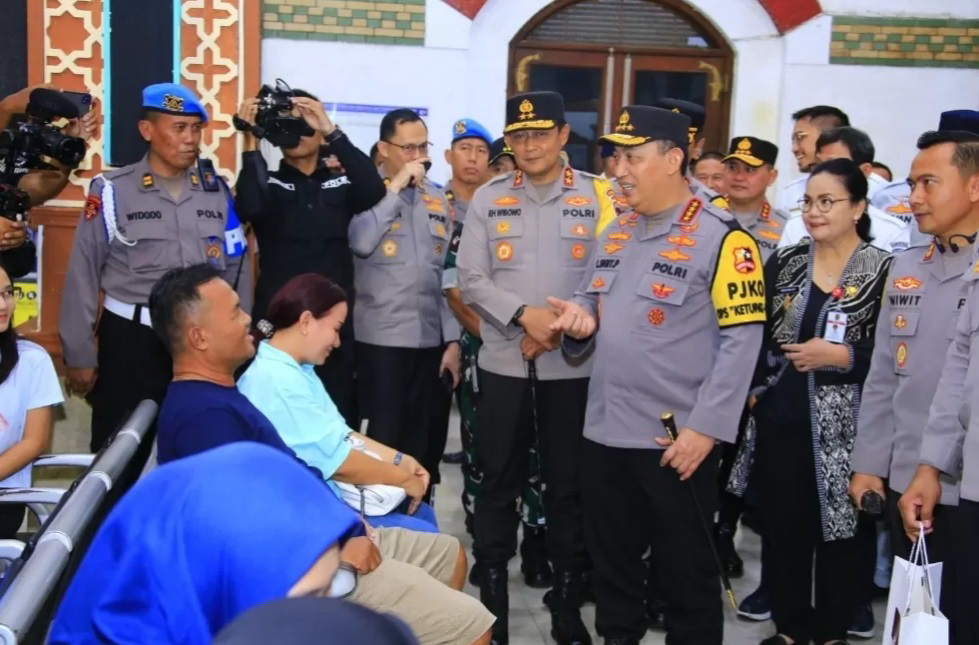 PANTAU MUDIK: Kapolri Jenderal Listyo Sigit Prabowo meninjau pelayanan arus balik Lebaran di Stasiun Tawang, Semarang, Jawa Tengah.