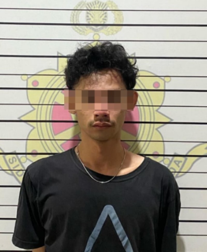 DIAMANKAN: Seorang pria warga Tabalong yang diduga menjadi pelaku penggelapan sepeda motor sewaan di Tabalong. (Foto : Polres Tabalong)