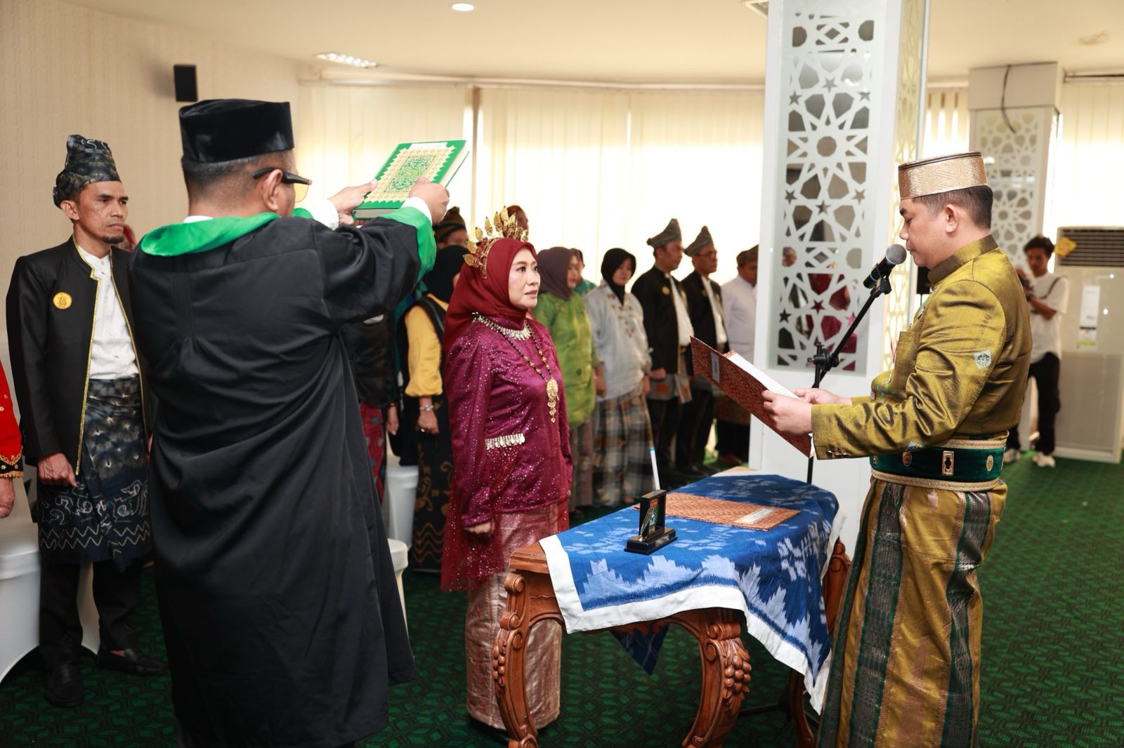 Yulian Herawati mengucapkan sumpah jabatan sebagai Penjabat Sekretaris Daerah Tanah Bumbu di Ruang Bersujud 1 di Batulicin.