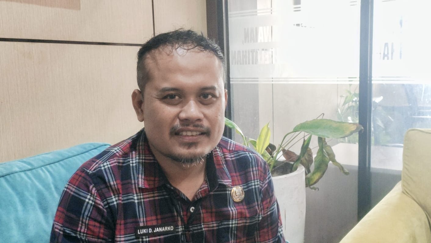 WAWANCARA: Kepala Bidang Pengadaan, Pembinaan dan Informasi Kepegawaian pada BKPSDM Banjarbaru, Luki Dwi Janarko. (Foto: Bayu/Radar Banjarmasin)