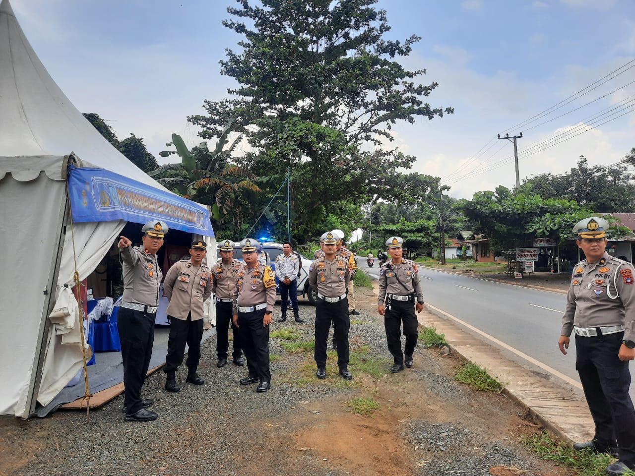 POSKO PENGAMANAN: Operasi Ketupat Intan 2025 yang digelar selama 14 hari mulai 26 Maret hingga 8 April tadi, diklaim menurunkan jumlah kecelakaan lalu lintas.