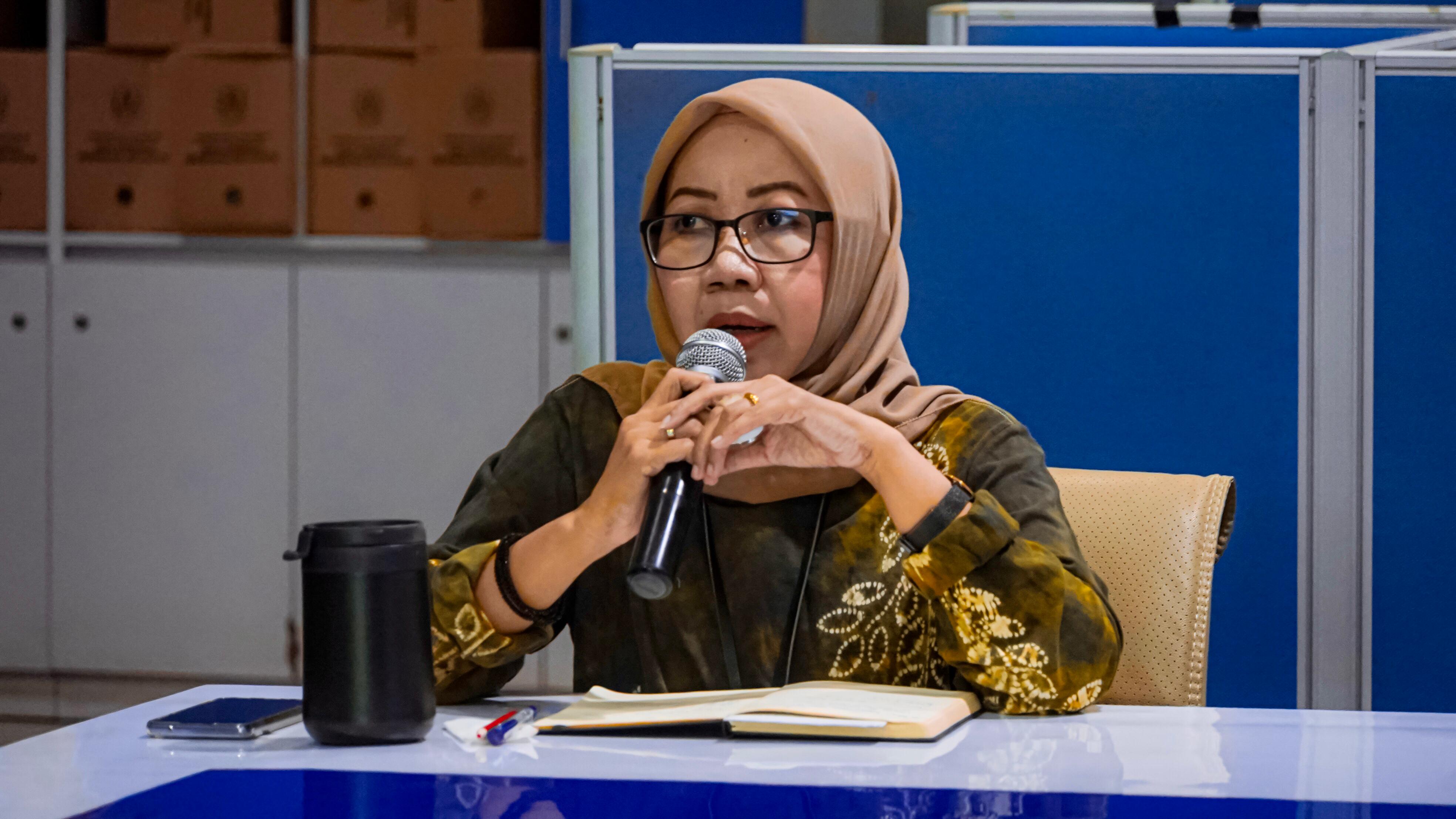 SOSIALISASI: Kepala Diskominfotik Banjarmasin, Windiasti Kartika menyosialisasikan pengelolaan sampah menjadi kompos di lingkup Diskominfotik Banjarmasin, Jumat (11/4/2025).(Foto:Pemko Banjarmasin)