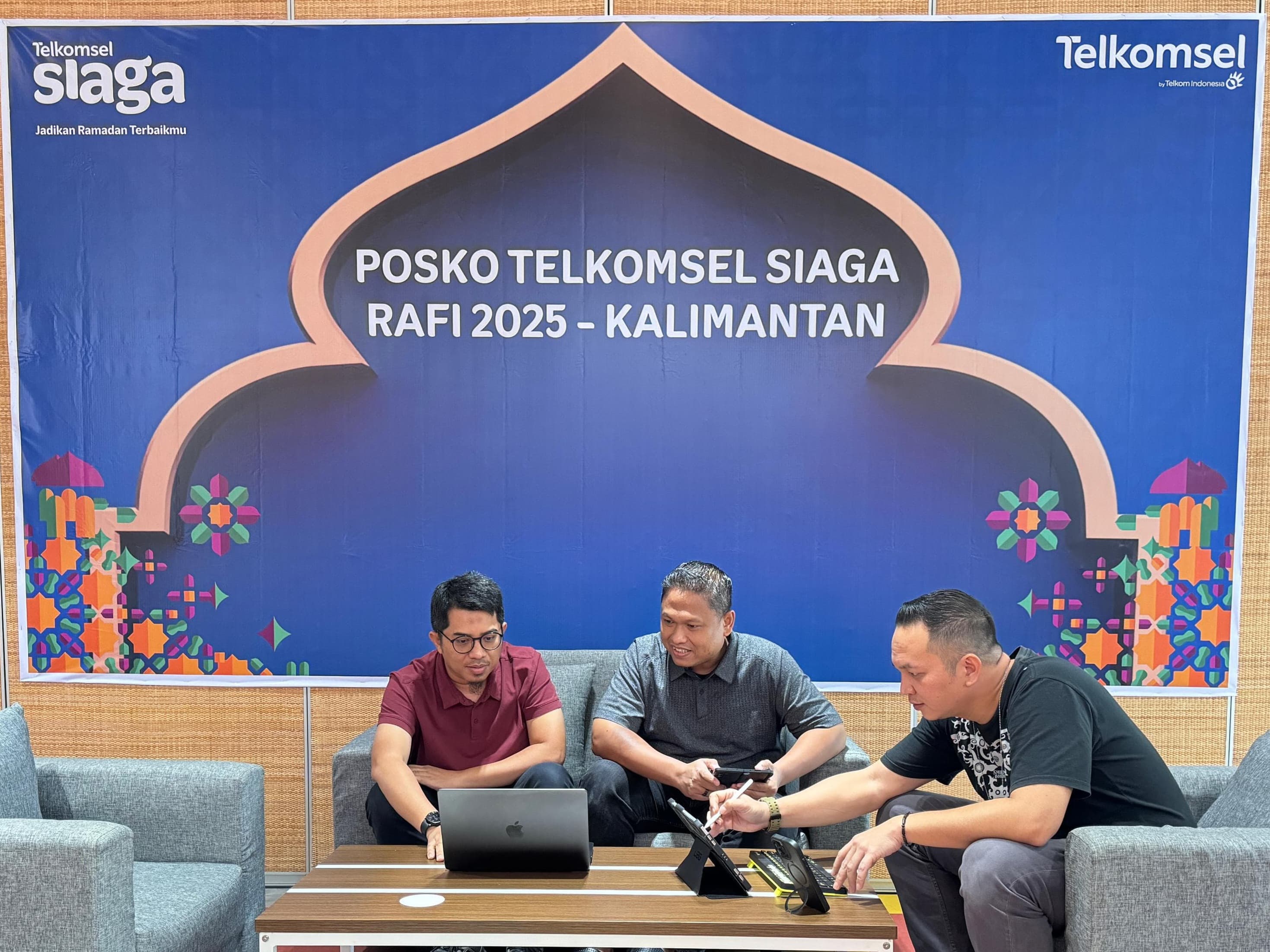 TERBAIK:Selama Ramadan dan Lebaran Trafik Broadband Telkomsel meningkat 20,89 persen di Wilayah Kalimantan.(Foto:Telkomsel untuk Radar Banjarmasin)