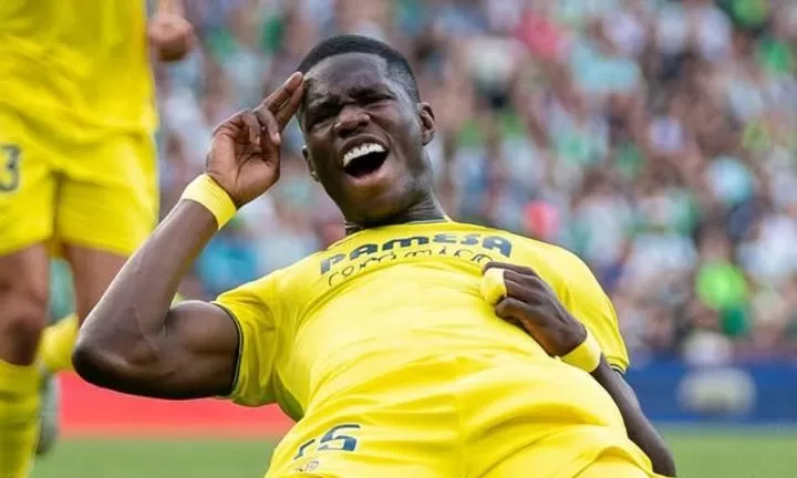 CETAK GOL: Selebrasi pemain Villarreal, Thierno Barry saat berhasil mencetak gol ke gawang Real Betis. (@villarrealcf)