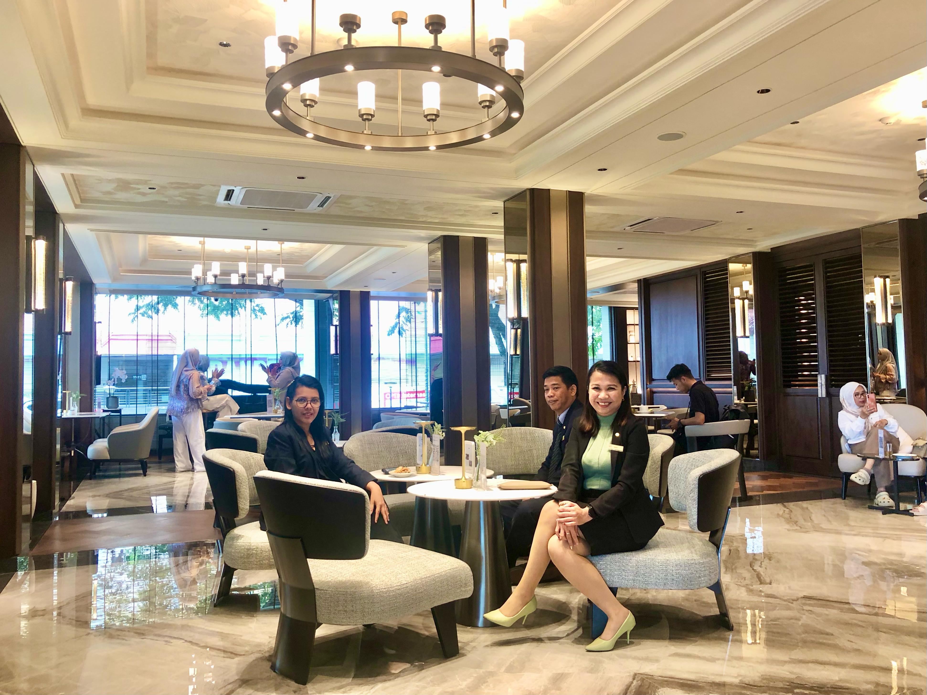 NYAMAN: Suasana di Jukung Lounge & Resto yang berada di sisi kiri lobi Swiss-Belhotel Banjarmasin.(Foto:Tia Lalita Novitri/Radar Banjarmasin)
