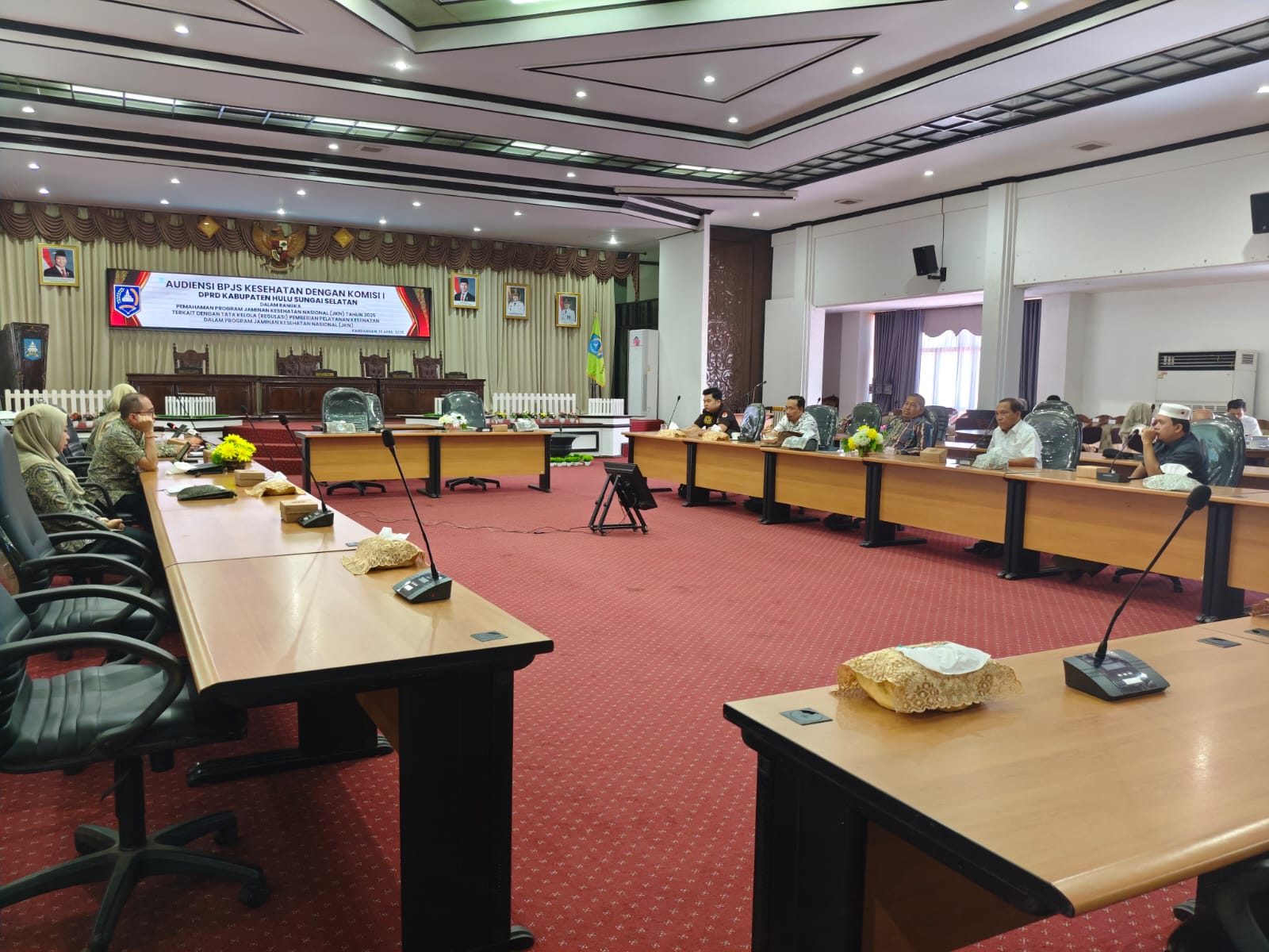 AUDIENSI:Ketua Komisi I DPRD Kabupaten HSS, Syarifudin memimpin audiensi dengan BPJS Kesehatan, Rabu (16/4/2025).(Foto:Salahudin/Radar Banjarmasin)