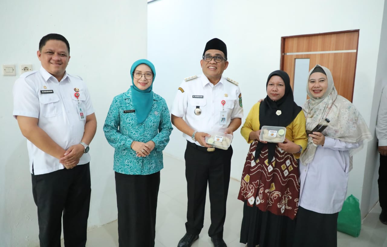 MOMEN:Bupati Kabupaten HSU, H Sahrujani membuka kegiatan DEA bagi pelaku UMKM di Aula Dinas Kuperindag Kabupaten HSU, baru-baru ini.