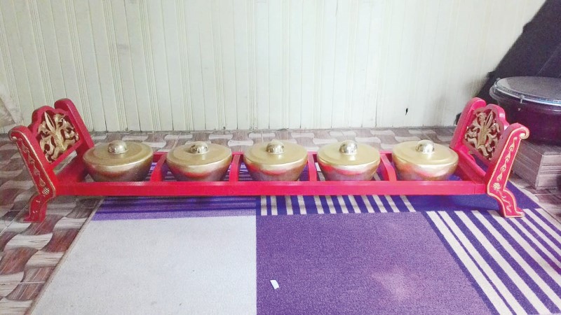 KANONG LIMA Alat musik ini merupakan instrument penggiring pada gamelan Banjar