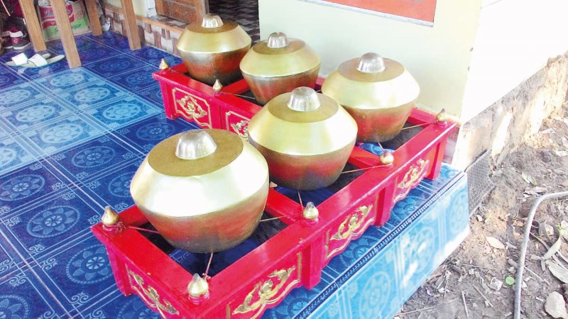 KANONG BARONG: Alat musik ini merupakan instrument sebagai bass pada gamelan Banjar