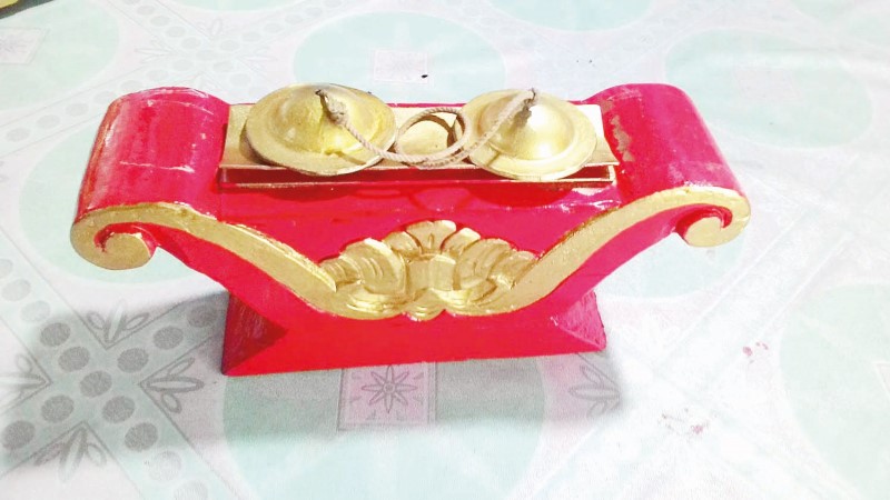 KANGSI: Alat musik ini merupakan instrument penggiring untuk mentaur tempo.