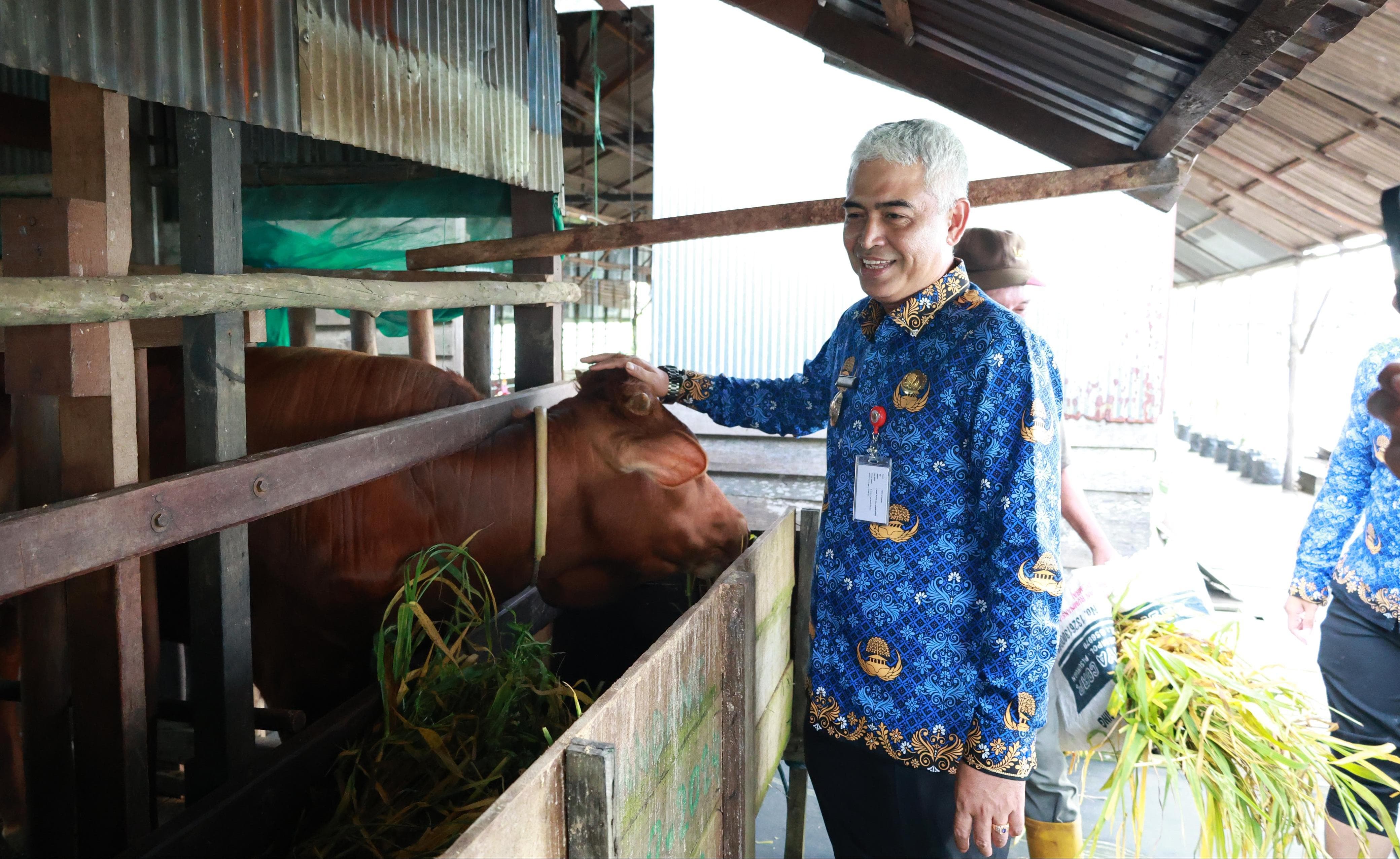 POTENSI: Wabup Hero Setiawan, melihat Kelompok Budidaya Santika Karya Mandiri di Desa Pinang Habang, Kecamatan Amuntai Tengah. (Foto: Istimewa)