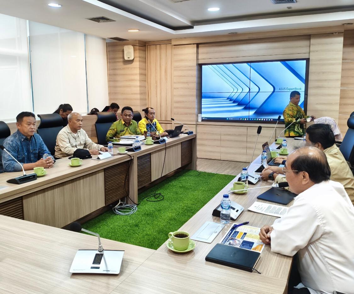LOBI: Bersama Diskoperindag, Bupati Kotabaru H Muhammad Rusli Lobi Kementrian PUPR untuk lanjutkan pembangunan Pasar Kemakmuran Kotabaru. Foto: Prokopim Setda Kotabaru.