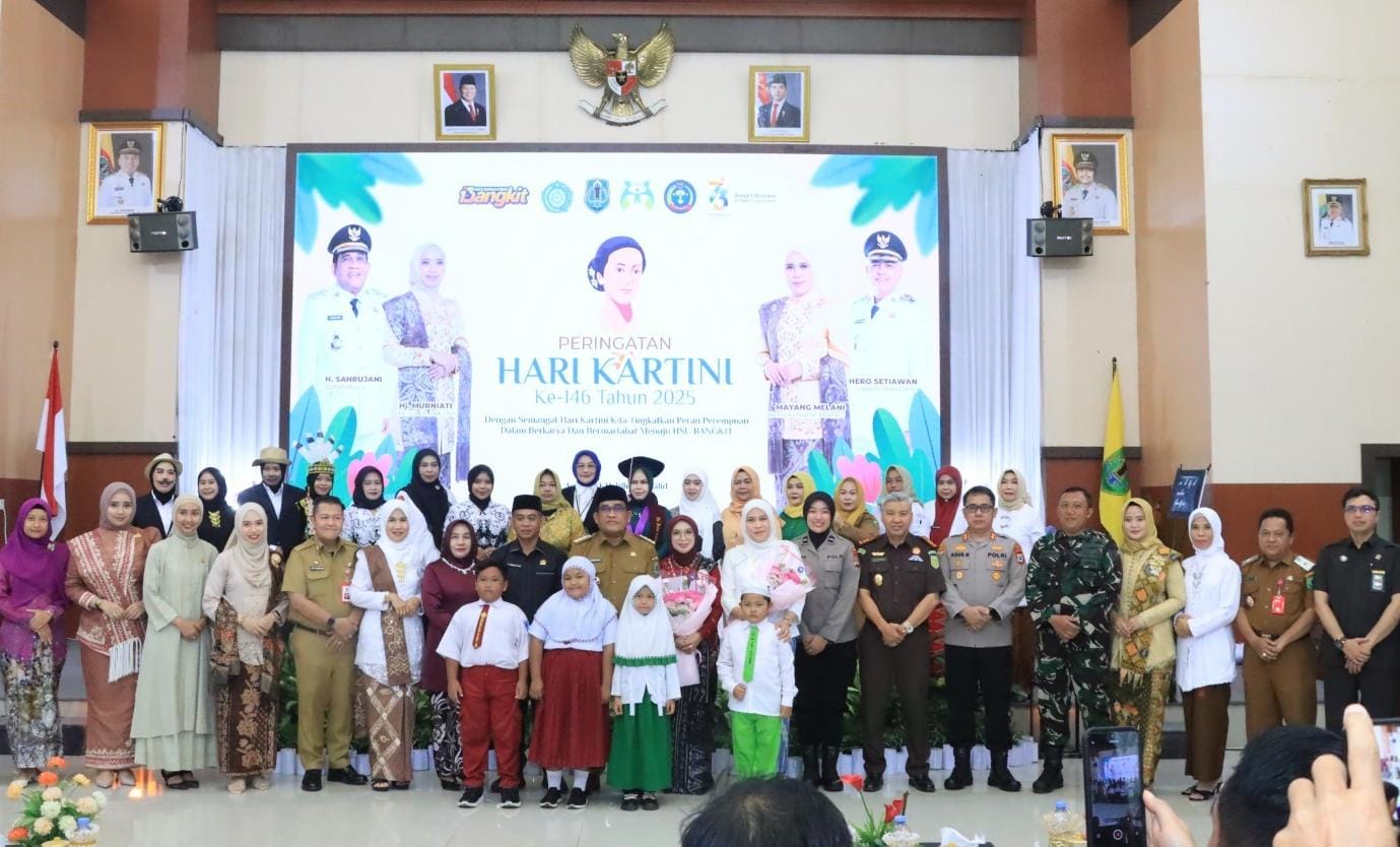 MOMEN:Bupati Kabupaten HSU, H Sahrujani saat hadir di momen peringatan Hari Kartini di Aula Dr KH Idham Chalid, Selasa (22/4/2025).
