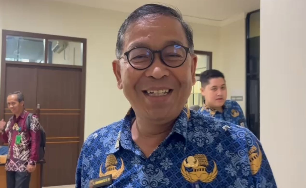 SAMPAIKAN USULAN: Kepala Dinas ESDM Kalsel menyampaikan usulan pergantian mobil dinas menjadi mobil listrik. (Foto: Muhammad Oscar Fraby/Radar Banjarmasin)