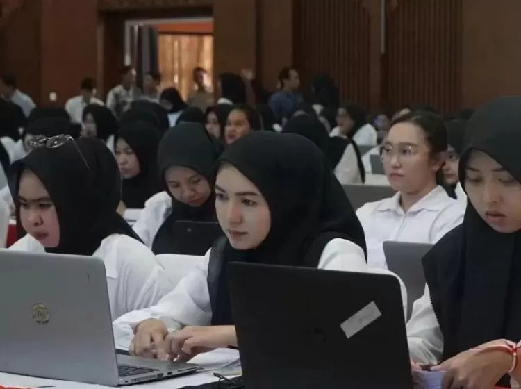 TES CAT: Peserta tes CPNS Pemprov Kalsel lalu. Mereka yang dinyatakan lulus akan dikukuhkan Kamis, 24 April 2025. (Foto: Dokumen Radar Banjarmasin)