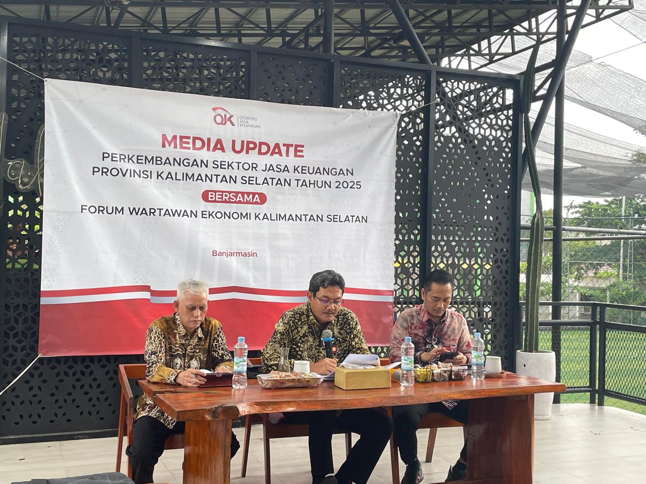 MEDIA UPDATE: OJK Kalsel berkomitmen menjunjung tinggi profesionalitas dalam proses seleksi Komisaris Bank Kalsel.(foto: Raudah Anisya/Radar Banjarmasin)
